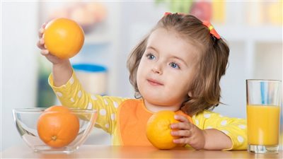 صحة الأطفال تبدأ بكوب برتقال.. الفوائد المؤكدة علميًا لتناوله في الصباح
