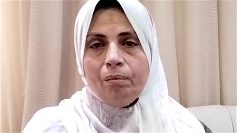 والدة أحد الطلبة