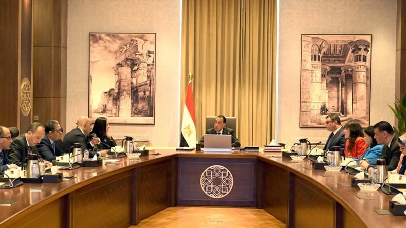 رئيس الوزراء في اجتماع