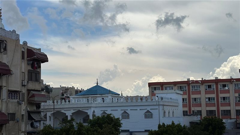غيوم وأمطار خفيفة