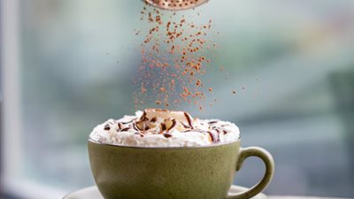 دراسة: القرفة تؤثر على فعالية بعض الأدوية 