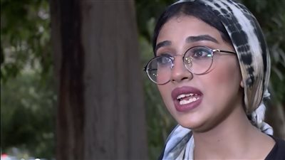 من مطربة الشارع لمؤذنة في الجامع.. البلوجر منه قدري بين الإعتزال والجدل