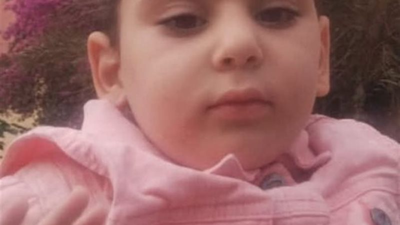 الطفلة