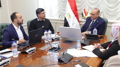وزير العمل يناقش مع وفد «الساليزيان» تفعيل المنح المجانية للخريجين