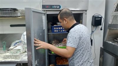 صحة المنيا تُحكم قبضتها على الأسواق.. 528 مخالفة و1.5 طن أغذية فاسدة