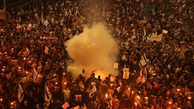 شرطة الاحتلال تقمع مظاهرة لأهالي المحتجزين أمام الكنيست وسط مطالب بوقف الحرب