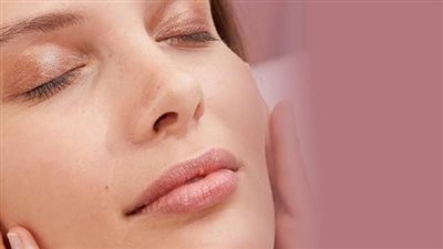 روتين العناية بالبشرة خلال الصيف..  طبيبة تحدد 5 خطوات لبشرة صحية ونضرة| خاص