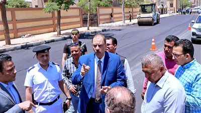 بالصور.. محافظ سوهاج يتفقد أعمال الرصف والتطوير بمدينة المراغة