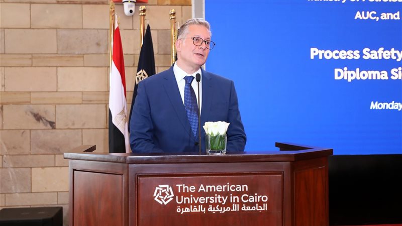 وزير البترول اثناء