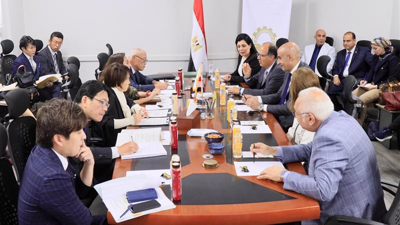 خلال الاجتماع