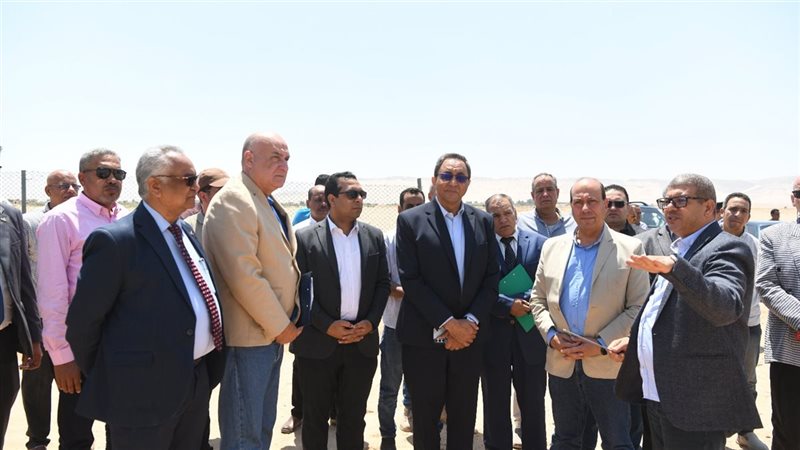 محافظ قنا