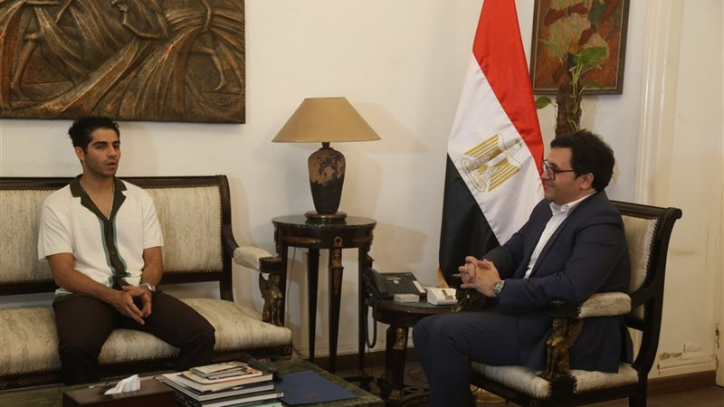 وزير الثقافة خلال