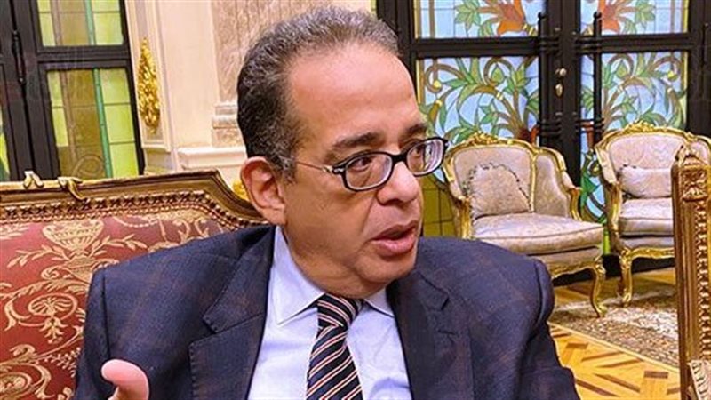 النائب طارق عبد العزيز