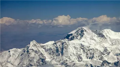 وفاة متسلق جبال أمريكي على أعلى قمة في العالم بنيبال