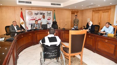 مساعدات مالية ومعاشات.. توجيهات عاجلة من محافظ الفيوم يحل شكاوى المواطنين