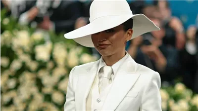 البدلات النسائية تسيطر على الإطلالات في حفل الميت جالا 2025