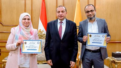 مجلس جامعة بني سويف يكرم عضوي هيئة تدريس بكلية الطب البشري