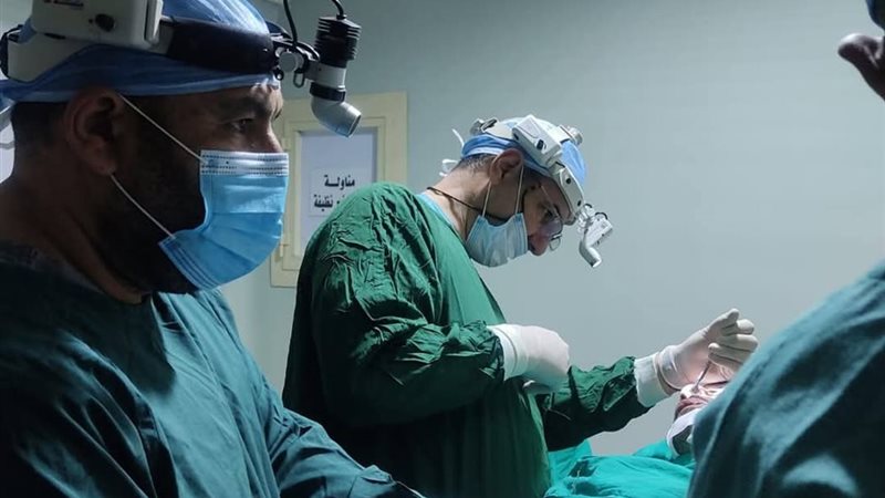 إجراء جراحة دقيقة