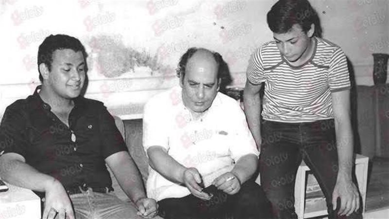 عمرو أديب وصورة تجمعه