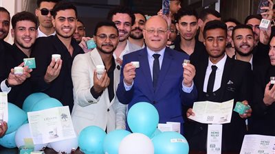 مشاريع تخرج طلاب صيدلة سوهاج .. علاج الأكزيما والصدفية بمستحضرات طبيعية 100%