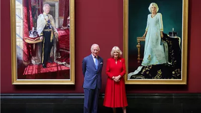 بعد عامين.. قصر باكنجهام يكشف النقاب عن لوحة تتويج الملك تشارلز
