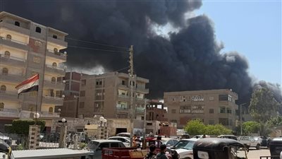 اندلاع حريق هائل في شونة قطع غيار سيارات على طريق أجا ـ القاهرة بالدقهلية