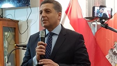 سفير مصر في اليونان : القاهرة تخطو بثبات نحو الطاقة الجديدة والربط الكهربائي  