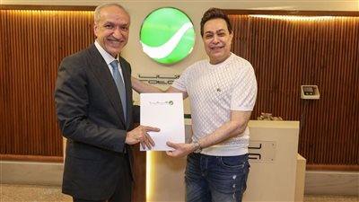 سنقدم أعمالا مميزة .. أول تعليق من حكيم بعد تعاقده مع روتانا 