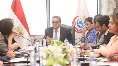 وزير الصحة يبحث مع وفد الوكالة الفرنسية للتنمية اسباب ارتفاع معدلات الوفاة