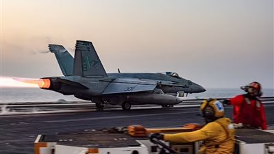  «بقيمة 70 مليون دولار».. سقوط مقاتلة أمريكية ثانية من حاملة الطائرات ترومان