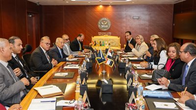 اجتماع للمالية والتنمية المحلية للاستفادة من الخدمات غير المصرفية    