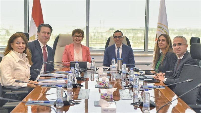 وزيرالاستثماريبحث