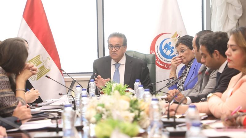 وزير الصحة مع وفد