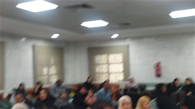 نائب رئيس مركز نجع حمادي يتابع سير العمل بالمركز التكنولوجي لخدمة المواطنين