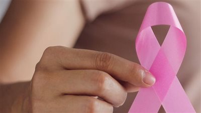 للكشف المبكر عن سرطان الثدي.. 5 خطوات للفحص الذاتي فى المنزل 
