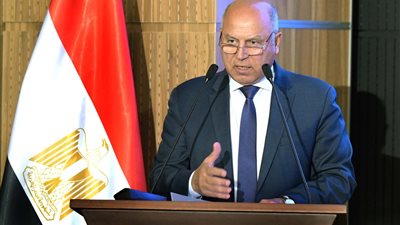 وزير الصناعة يستعرض فرص التعاون الاقتصادي والاستثماري مع فرنسا بمنتدى القاهرة