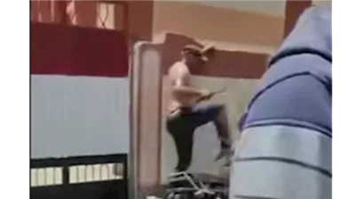 «بيحاول يشوف ابنه».. أول تعليق من التعليم على اقتحام شخص مدرسة فى دمياط  