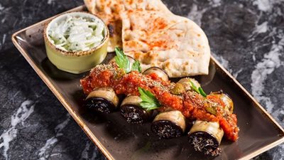 أشهر الأطعمة اليونانية التقليدية.. منها الموساكا شبيه المسقعة المصرية 