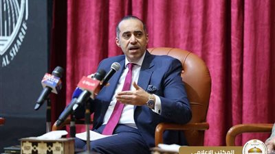 محمود فوزي: الذكاء الاصطناعي يعتمد على تجميع معلومات وعرضها عبر الإنترنت