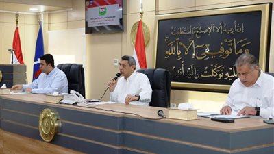 محافظ السويس يوجه بتخصيص موظف مسئول لكل شارع لمتابعة حالات التعدي