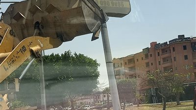  حملة لإزالة الإعلانات المخالفة ومتابعة أعمال التنمية في العاشر من رمضان 