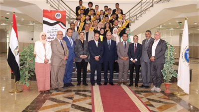 رئيس جامعة المنيا يكرم أول مجلس اتحاد طلاب لـ جامعة الأهلية