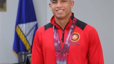 محافظ دمياط يكرم يحيى الجمل بطل أفريقيا في لعبة المصارعة |صور