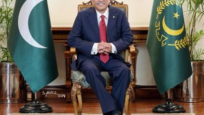 قُتل في غارة هندية.. زعماء باكستان يحضرون جنازة ابن عقيد في الجيش