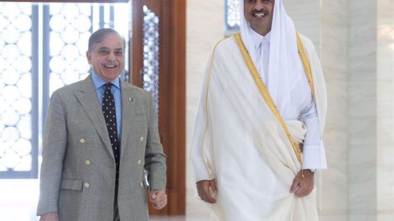 رئيس وزراء قطر مع