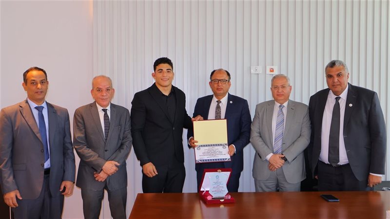 رئيس جامعة حلوان