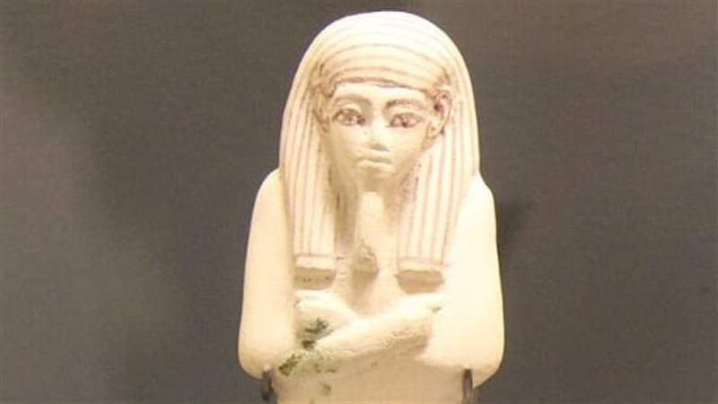 تمثال للملك توت عنخ