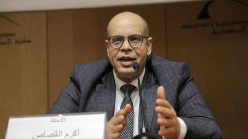 الكاتب الصحفي أكرم
