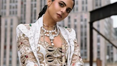 إيشا أمباني تتألق في إطلالة نادرة بعقد ألماس قيمته 150 مليون دولار