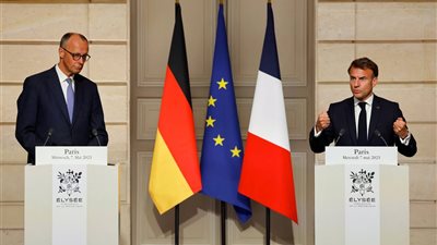 ماكرون وميرز يروجان لـ 